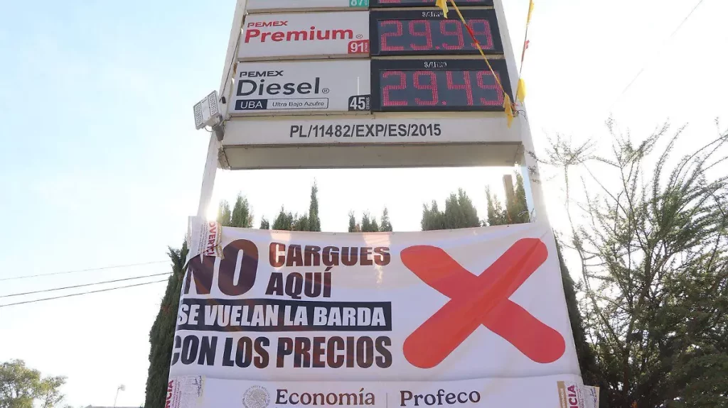 No cargues aquí Profeco coloca lonas en gasolineras con precios excesivos 3