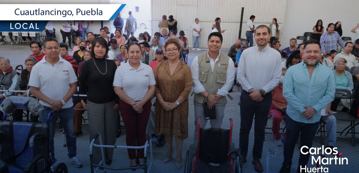 Omar Muñoz entrega aparatos funcionales a familias de Cuautlancingo