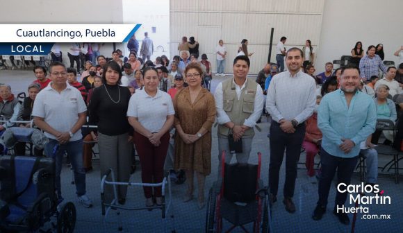 Omar Muñoz entrega aparatos funcionales a familias de Cuautlancingo