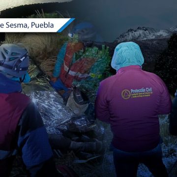 Rescatan a tres personas extraviadas en barranca de Chalchicomula de Sesma