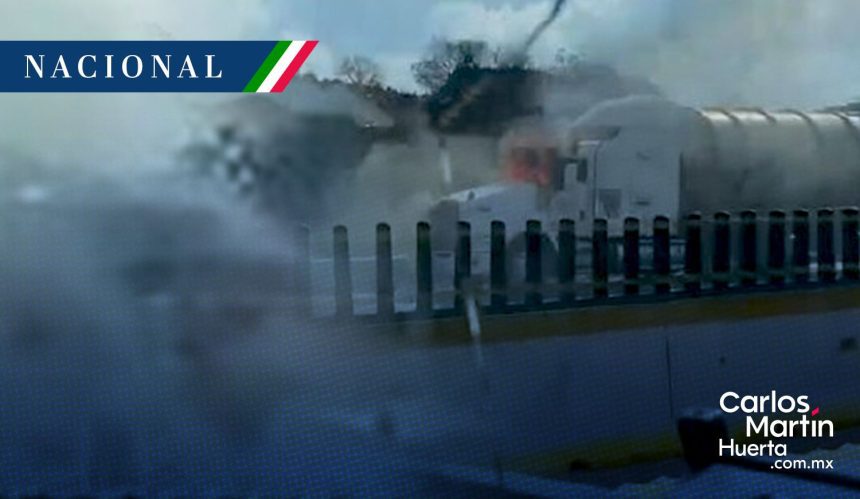 Volcadura de pipa e incendio provoca cierre en ambos sentidos de la autopista México-Puebla