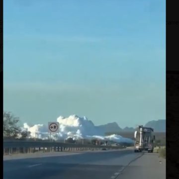 Volcadura de pipa que transportaba amoníaco dejó 27 intoxicados en Sonora