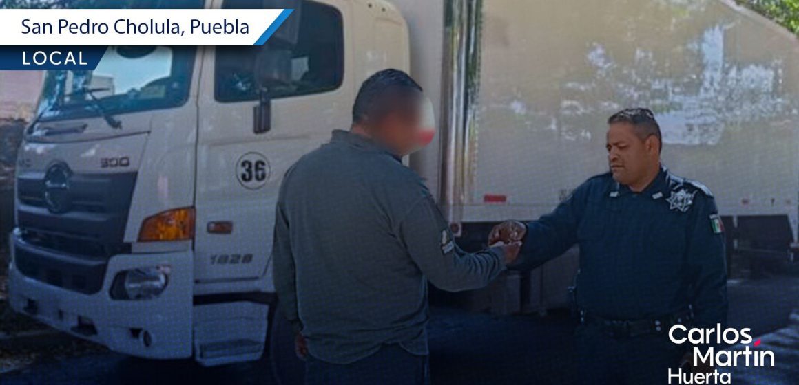 ¡Operativo exitoso en Cholula! Recuperan tractocamión extraviado en Santa Bárbara Almoloya