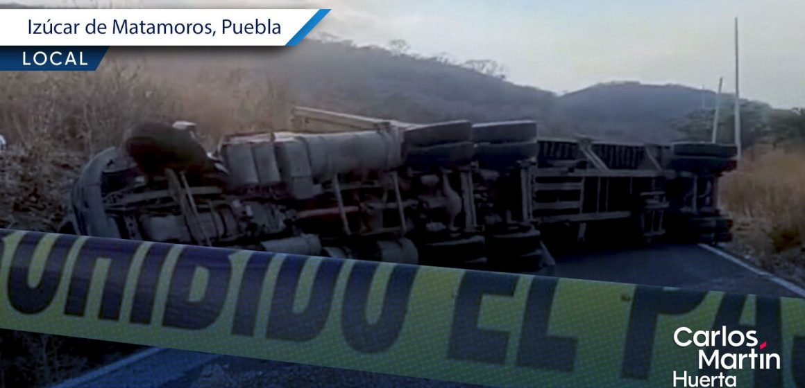 ¡Caos en la Mixteca! Vuelca tráiler de doble remolque en la carretera Izúcar–Cuautla