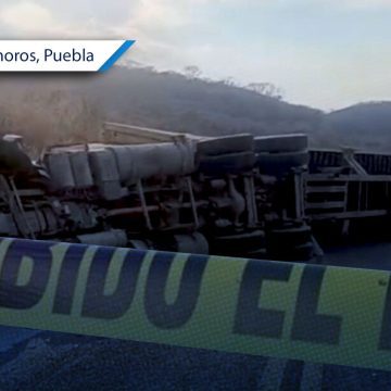 ¡Caos en la Mixteca! Vuelca tráiler de doble remolque en la carretera Izúcar–Cuautla