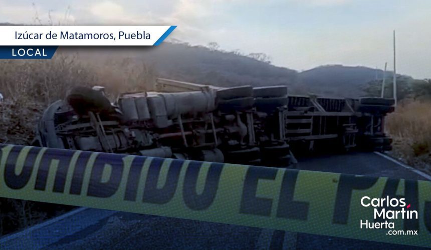 WhatsApp Image 2026-04-03 at 2.01.35 PM ¡Caos en la Mixteca! Vuelca tráiler de doble remolque en la carretera Izúcar–Cuautla