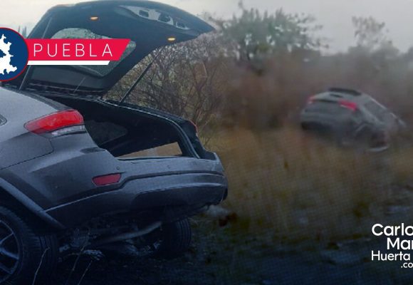 WhatsApp Image 2026-04-06 at 10.35.13 AM Camioneta termina en desagüe pluvial en la Vía Atlixcáyotl