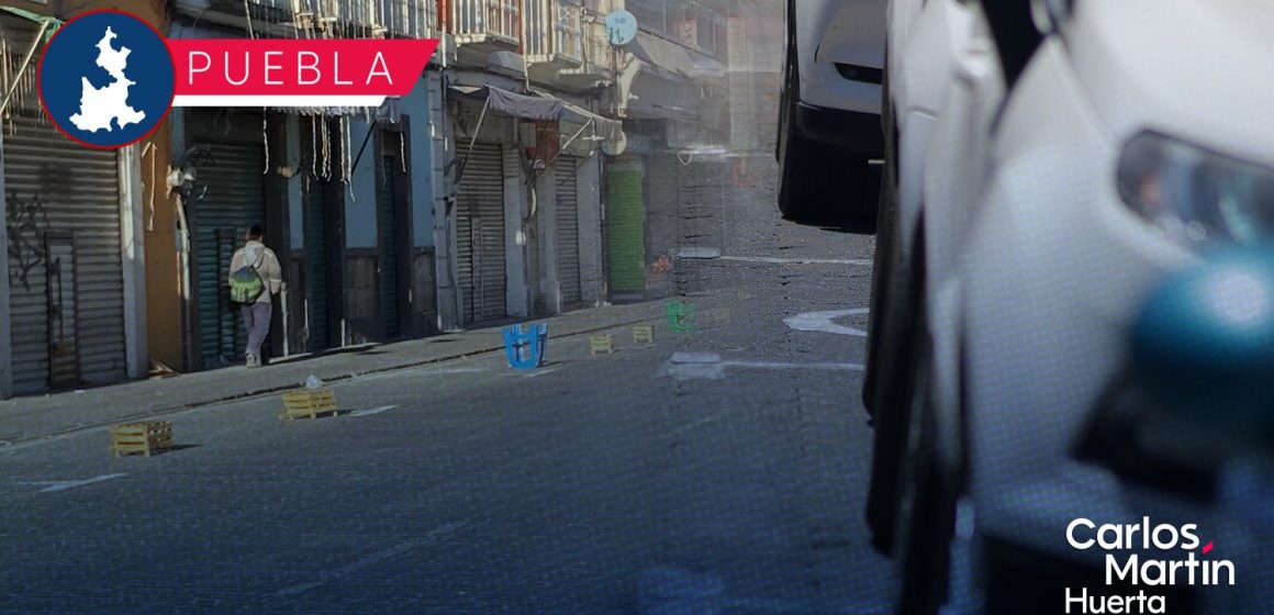 Liberan 60 cajones de parquímetros, apartados por franeleros en el Centro Histórico de Puebla