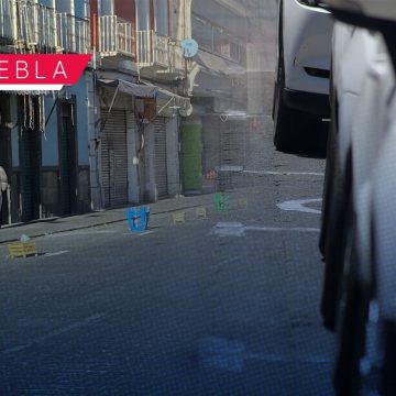 Liberan 60 cajones de parquímetros, apartados por franeleros en el Centro Histórico de Puebla