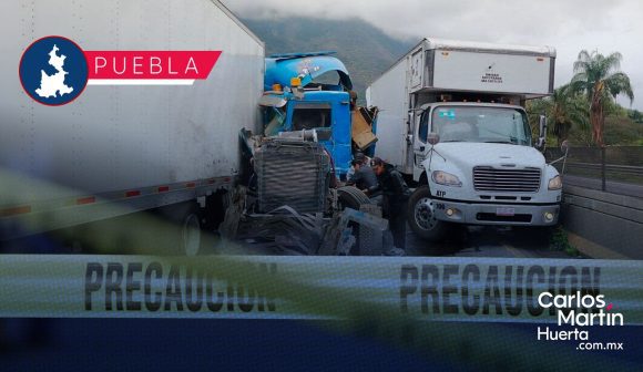 WhatsApp Image 2026-04-08 at 11.57.13 AM (1) Cerrada la autopista Puebla-Orizaba: Tráilers protagonizan fuerte accidente