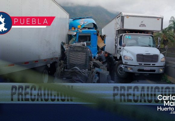 WhatsApp Image 2026-04-08 at 11.57.13 AM (1) Cerrada la autopista Puebla-Orizaba: Tráilers protagonizan fuerte accidente