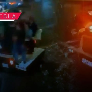 Pasajeros de la Ruta 3-A terminan atrapados en Zavaleta tras las fuertes lluvias