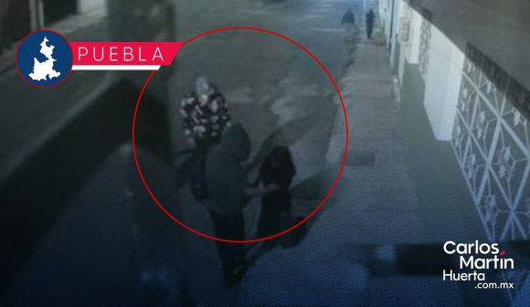 En segundos, asaltan a jóvenes en la 5 Norte y 36 Poniente