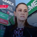 Gasolineras en Puebla venden hasta en 30 pesos por litro de diésel; Sheinbaum pide no comprarles
