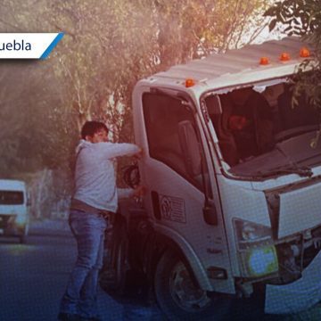 WhatsApp Image 2026-04-14 at 11.26.01 AM Conductor intenta escapar de asalto y termina prensado en Tecamachalco