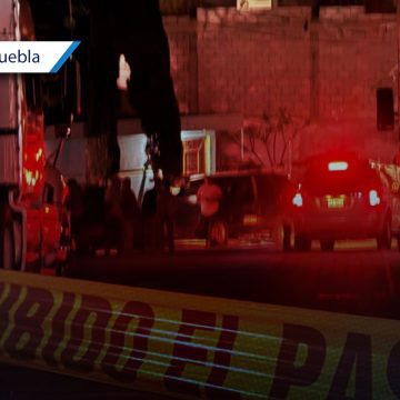 Sujetos armados asesinan a balazos a joven en autolavado de Tecamachalco