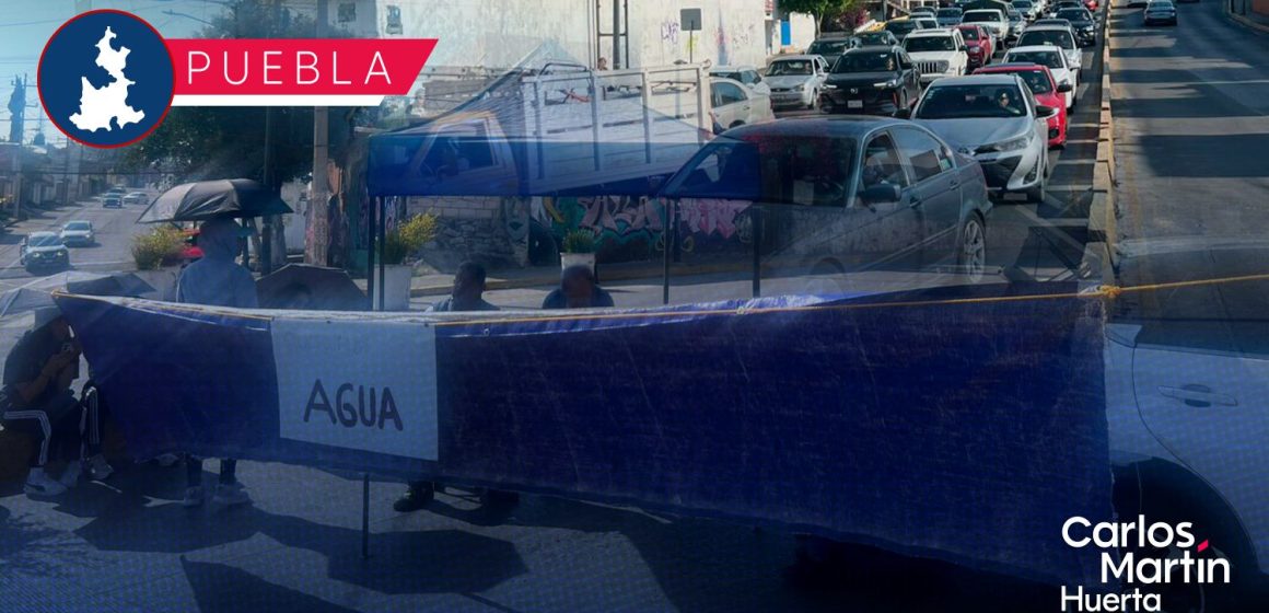 Ante la falta de agua, vecinos bloquean el bulevar Esteban de Antuñano