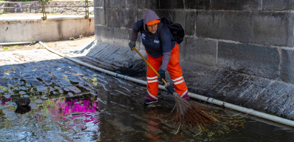 Mejoran imagen del Puente de Ovando con jornada de limpieza integral en Puebla
