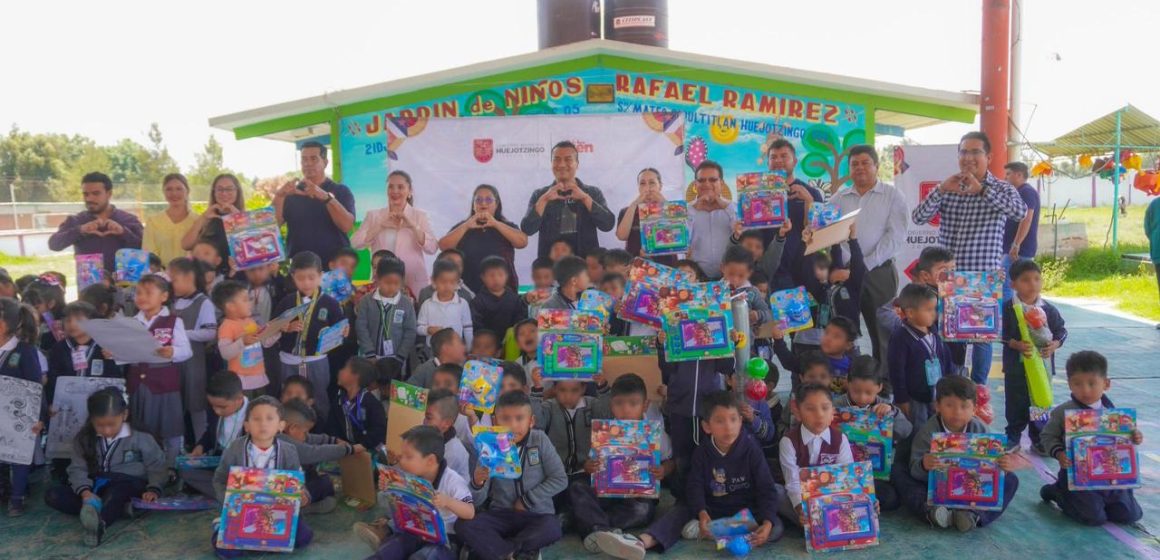 Arranca la entrega masiva y diaria de juguetes para niños de Huejotzingo