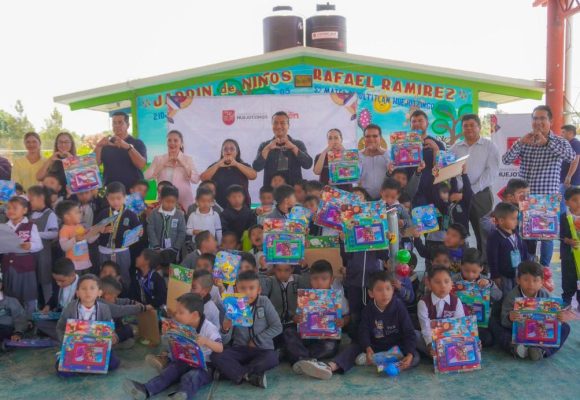 Arranca la entrega masiva y diaria de juguetes para niños de Huejotzingo
