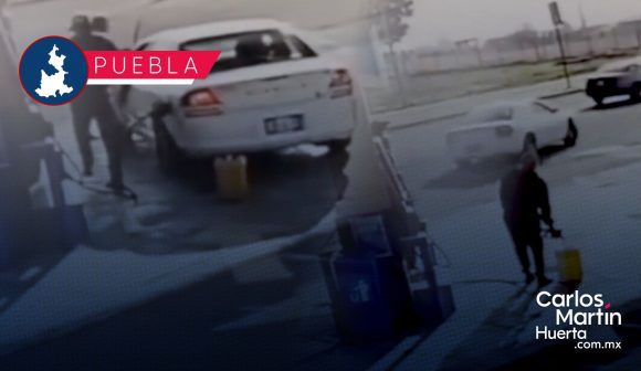 ¡OTRO GANDALLA! Sujeto se va sin pagar tras cargar 60 litros de gasolina en la México-Puebla