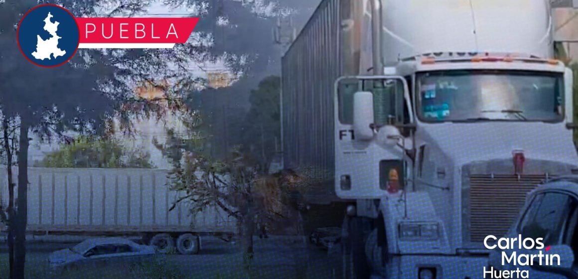 Roban tráiler sobre la autopista México-Puebla; autoridades logran recuperarlo