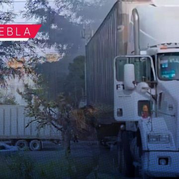 Roban tráiler sobre la autopista México-Puebla; autoridades logran recuperarlo