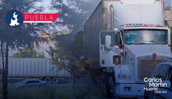 Roban tráiler sobre la autopista México-Puebla; autoridades logran recuperarlo