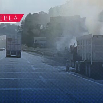 Disparos y quema de tractocamión generan pánico en la autopista México-Puebla