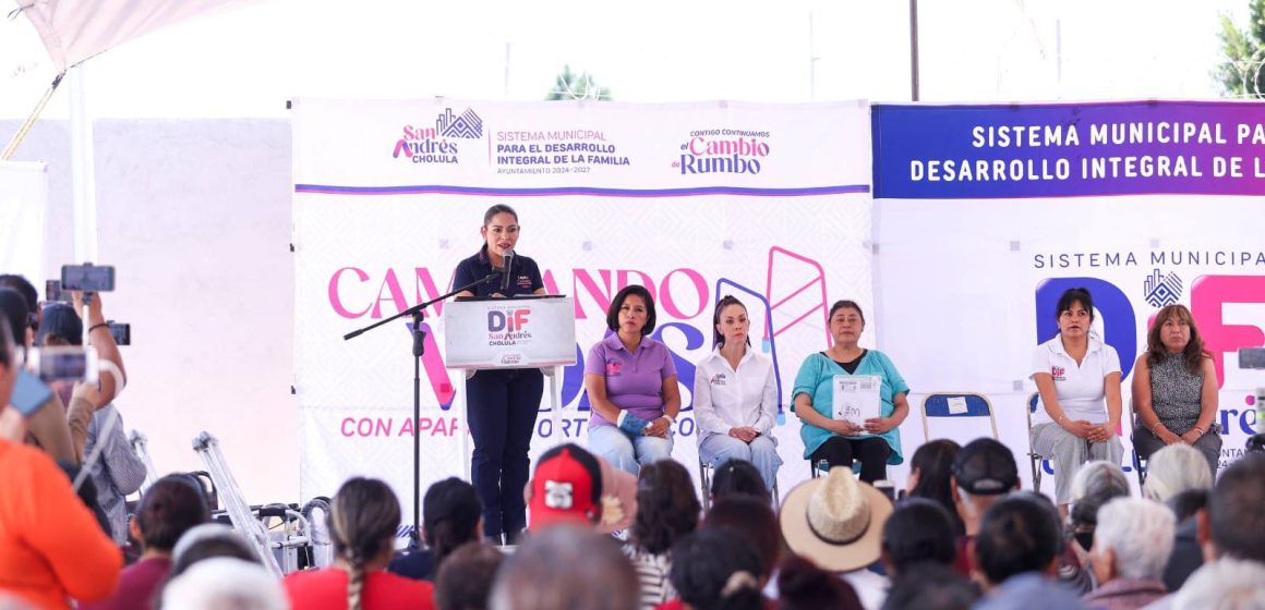 Entrega Lupita Cuautle apoyos funcionales que mejoran la vida de las personas con discapacidad