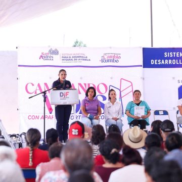 Entrega Lupita Cuautle apoyos funcionales que mejoran la vida de las personas con discapacidad