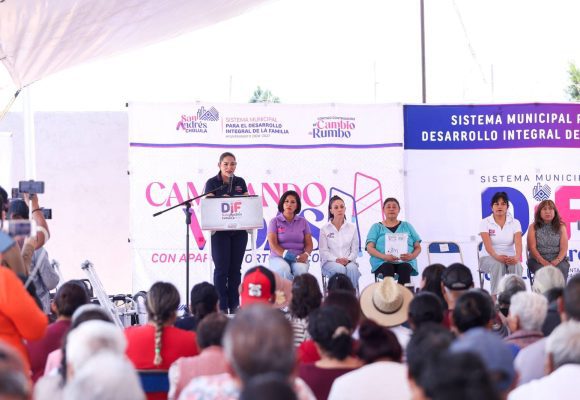 Entrega Lupita Cuautle apoyos funcionales que mejoran la vida de las personas con discapacidad