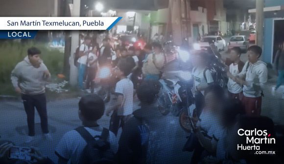 Alumnos protagonizan pelea callejera en San Martín Texmelucan