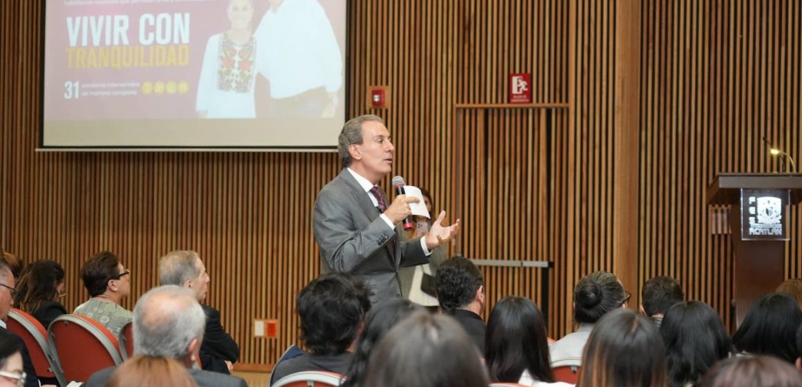 Pepe Chedraui participa en coloquio de la UNAM y expone estrategias de gobernanza municipal