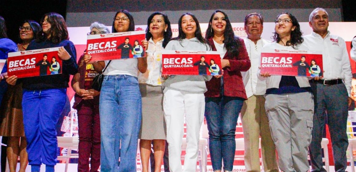 Becas Quetzalcóatl en San Pedro Cholula: entregan 500 apoyos a universitarios