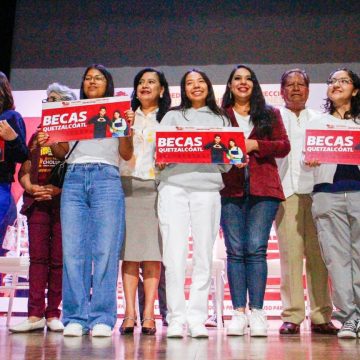 Becas Quetzalcóatl en San Pedro Cholula: entregan 500 apoyos a universitarios