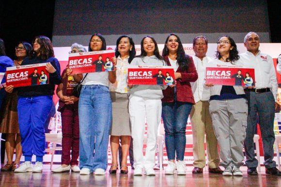 Becas Quetzalcóatl en San Pedro Cholula: entregan 500 apoyos a universitarios