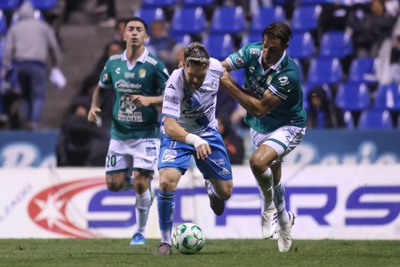 León vence 1-0 a Puebla en el Estadio Cuauhtémoc