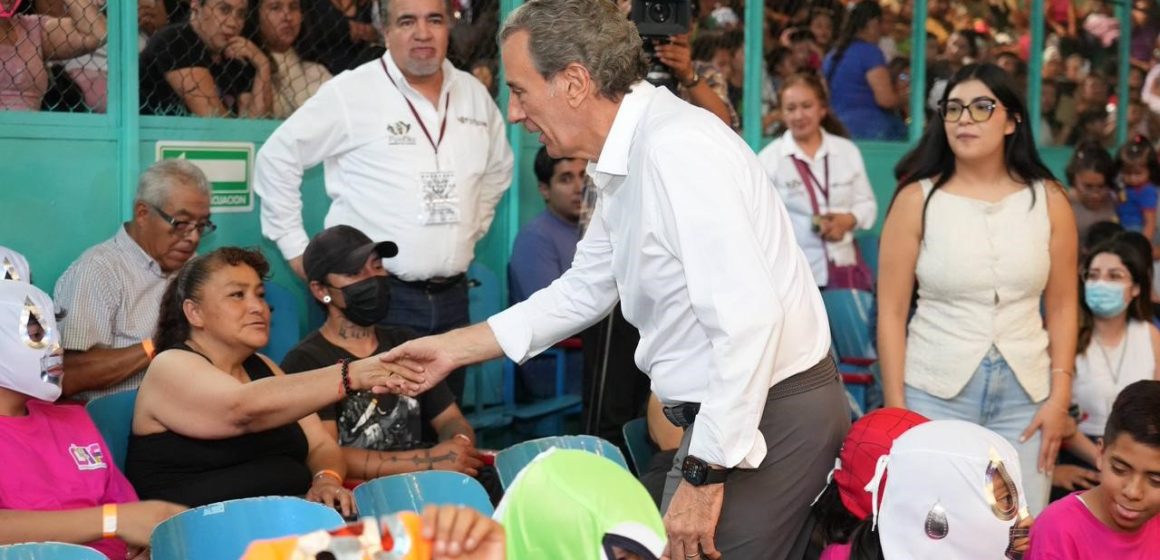 Con función de lucha libre, Pepe Chedraui celebra el Día de la Niñez