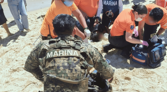 Marina rescata a dos adolescentes en San Felipe en Baja California
