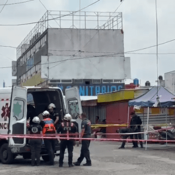 Disfrazados de mariachis, comando siembra el terror en el Mercado Morelos; hay 3 heridos