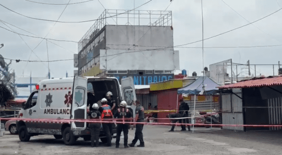 Disfrazados de mariachis, comando siembra el terror en el Mercado Morelos; hay 3 heridos