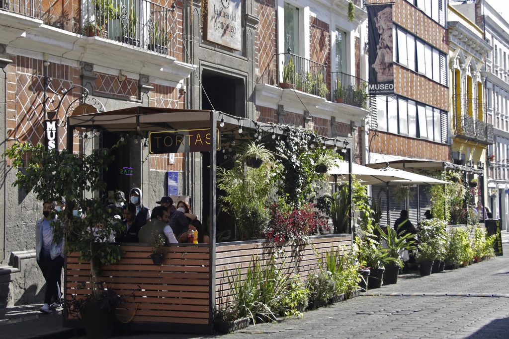 Ayuntamiento de Puebla limpia el Centro Histórico: Retiran 7 parklets por uso indebido 1 parklets 546493