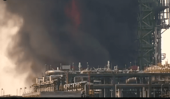 Incendio en la refinería Olmeca de Dos Bocas en Tabasco es controlado; no hay lesionados