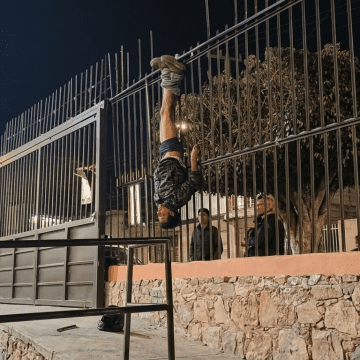 ¿Justicia divina? Presunto ladrón queda atrapado al intentar saltar reja de parroquia en León