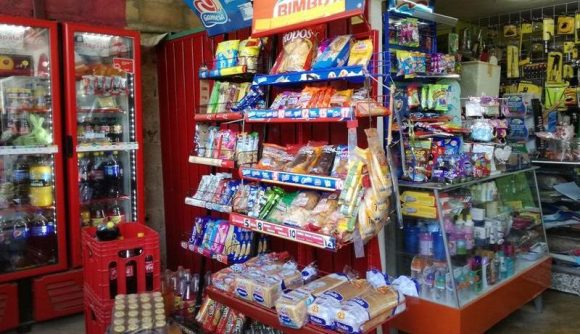 Tienditas de la esquina en crisis: Caen 15% las ventas pese a jornadas laborales extendidas