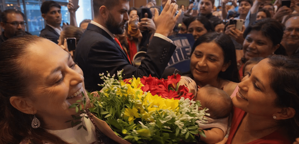 Música y porras: La comunidad mexicana se reúne en Barcelona para recibir a Sheinbaum