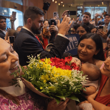 Música y porras: La comunidad mexicana se reúne en Barcelona para recibir a Sheinbaum