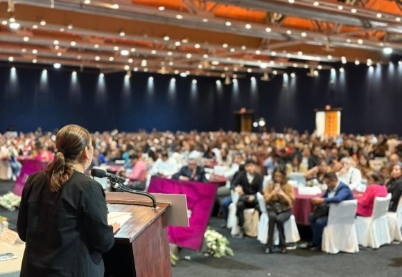 Maestros construyen la transformación y el futuro de Puebla: Laura Artemisa