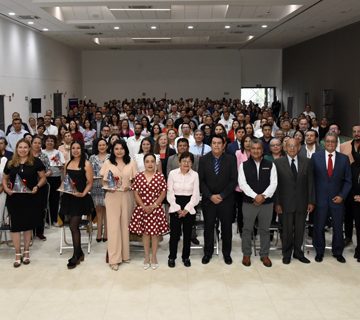BUAP distingue a 15 docentes destacadas; Lilia Cedillo recibe reconocimiento especial